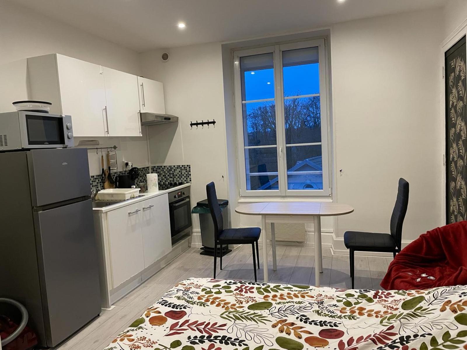 Appartement Studio meublé et lumineux 20m2 à Vittel Extérieur photo