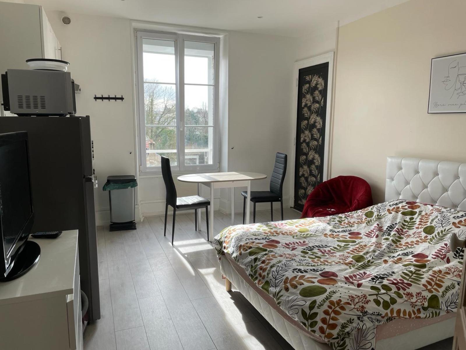 Appartement Studio meublé et lumineux 20m2 à Vittel Extérieur photo